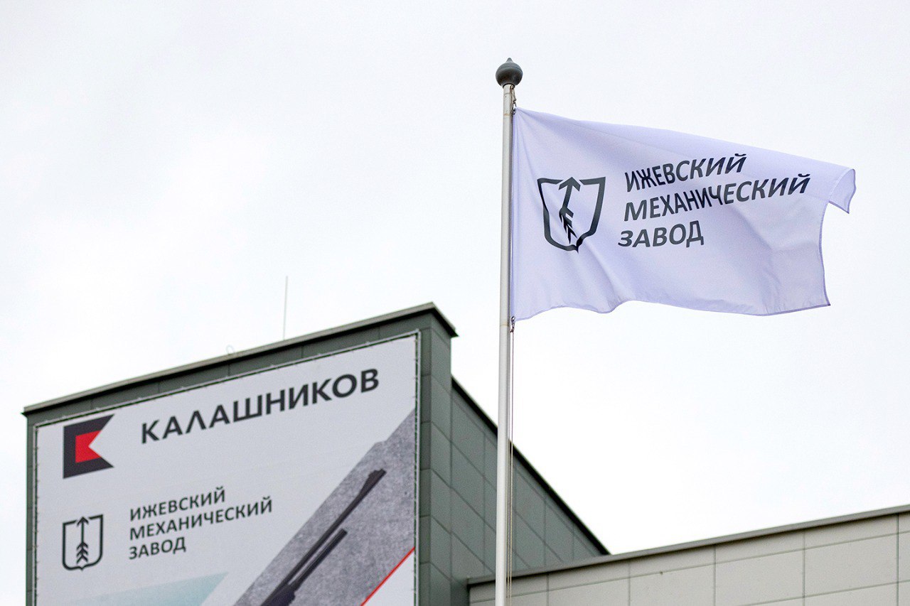 Ижевский механический завод будет экономить до 5,5 млн рублей в год после реконструкции котельной Ижевский механический завод завершил реконструкцию котельной, обеспечивающей теплом и паром как производственные корпуса предприятия, так и объекты городской инфраструктуры. Благодаря внедренным техническим решениям завод сможет ежегодно экономить до 5,5 миллионов рублей на энергоресурсах. Об этом сообщает пресс-служба концерна «Калашников». Теперь в межсезонье водогрейные котлы будут полностью отключаться, а подача тепла в здания будет осуществляться с помощью парового котла и современных пластинчатых теплообменников. Фото: пресс-служба концерна «Калашников» #Удмуртия #Ижевск