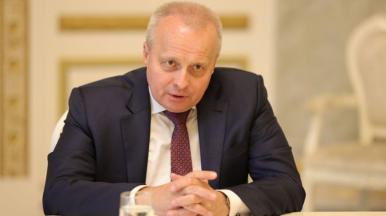 Россия поддерживает усилия направленные на установление мира но ожидает уточнения деталей Пути Трампа посол РФ Посол России в Армении Сергей Копыркин дал интервью газете Сюняц Еркир в котором затронул вопросы российско армянских отношений и текущую ситуацию на Южном Кавказе Одним из неизменных приоритетов внешней политики России остается укрепление мира и стабильности в регионе Южного Кавказа Мы естественно поддерживаем любые усилия направленные на урегулирование отношений между Арменией и Азербайджаном Что касается так называемого Пути Трампа то позиция России будет сформулирована после того как мы получим подробное представление о том как планируется реализация этого транспортного проекта заявил посол Он также добавил что работа по данному направлению только начинается alphanewsam Подписка на Alpha News ВК Дзен Сайт TikTok Facebook Instagram YouTube X twitter