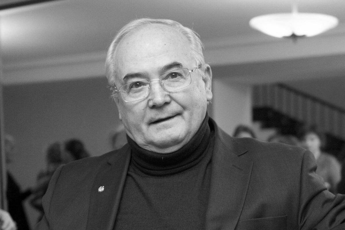 Умер актер и режиссер Всеволод Шиловский На 88 м году жизни скончался советский и российский актер и режиссер театра и кино Всеволод Шиловский Он сыграл в более чем 150 картинах Самыми популярными стали Валентина Интердевочка Голос Военно полевой роман Жизнь Клима Самгина Торпедоносцы Случай из следственной практики Дело чести Мы в MAX Мы в TG Прислать новость