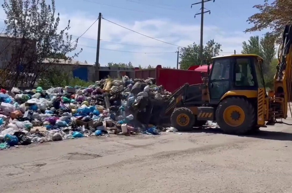 Борьба с мусором: свыше 4400 свалок ликвидировали в ДНР с начала года Самое большое количество свалок было устранено в Донецке — 1356. Из столицы Республики вывезли 88 тыс. кубов мусора, рассказали в региональном министерстве строительства и ЖКХ. Сейчас в республике идет процесс определения мест для установки бункеров и дополнительных контейнерных площадок. Муниципалитеты подают свои предложения, которые анализирует региональный оператор по обращению с отходами. Читать полностью Подписаться