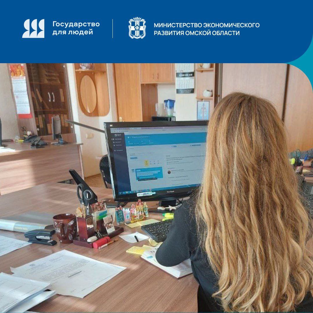 Около 150 госслужащих Омской области прошли обучение по программе Внедрение клиентоцентричности Оно проводится в рамках федерального проекта Государство для людей Одна из задач к 2030 году обучить 100 сотрудников органов исполнительной власти принципам клиентоцентричности Занятия проводятся дистанционно на базе ведущих вузов страны в небольших группах по 5 7 человек Главная цель проекта сделать взаимодействие с официальными учреждениями более быстрым и комфортным Центр оптимизации государственных услуг работает на базе Министерства экономического развития Омской области государстводлялюдей mec 55