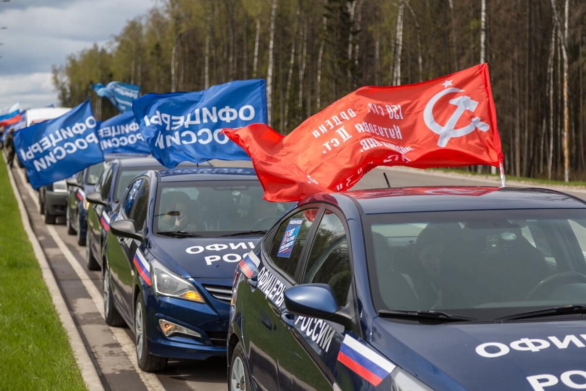 Через Тамбовскую область пройдет международный автопробег «По дорогам Победы» 6+ Участники международного автопробега «По дорогам Победы» прибудут в Тамбовскую область 6 мая. Торжественная встреча с «хлебом – солью» запланирована в Первомайском округе на границе региона. Для участников автопробега проведут передвижной семинар, в ходе которого познакомят с Тамбовской областью, а также со строительством объектов транспортной инфраструктуры. Кроме того, участники автопробега посетят достопримечательности областного центра, отдав дань уважения героям Великой Отечественной войны. Автопробег ««По дорогам Победы» приурочен к 80-й годовщине Победы в Великой Отечественной войне. Он стартовал 27 апреля в Республике Беларусь и завершит свой путь в Волгограде. "Офицеры России"