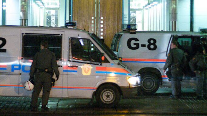 Полиция в Норвегии задержала трех граждан Германии по подозрению в запуске БПЛА в запрещенной пятикилометровой зоне вокруг аэропорта города Мо и Рана По данным Bild немцам чуть более 20 лет Вскоре после ареста их освободили Решение о дальнейшем расследовании и возможной ответственности пока не принято