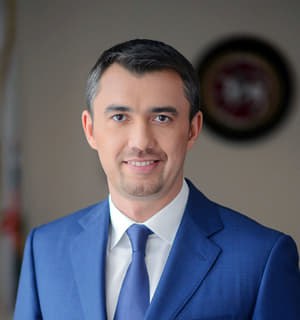 ⏺Дамир Фаттахов может стать новым главой Бугульминского района Завтра состоится сессия депутатов городского Совета, где представят Фаттахова, сообщает «Бугульма-Информ». Ранее 46-летний госслужащий занимал должность замруководителя Федерального агентства по делам молодежи. Напомним, экс-мэра Бугульмы Линара Закирова подозревают в сокрытии имущества на 121 миллион рублей. Подробнее читайте здесь. Подписаться на «Вечерку»
