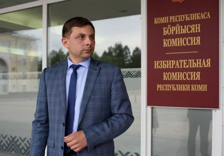 Олегу Михайлову отказали в регистрации на выборы главы. Избирком заявил, что лидер КПРФ Коми не смог собрать нужное количество подписей муниципальных депутатов. Также отказались Владимиру Горбунову от "Родины" и Артёму Синявскому от РПСС. Р.