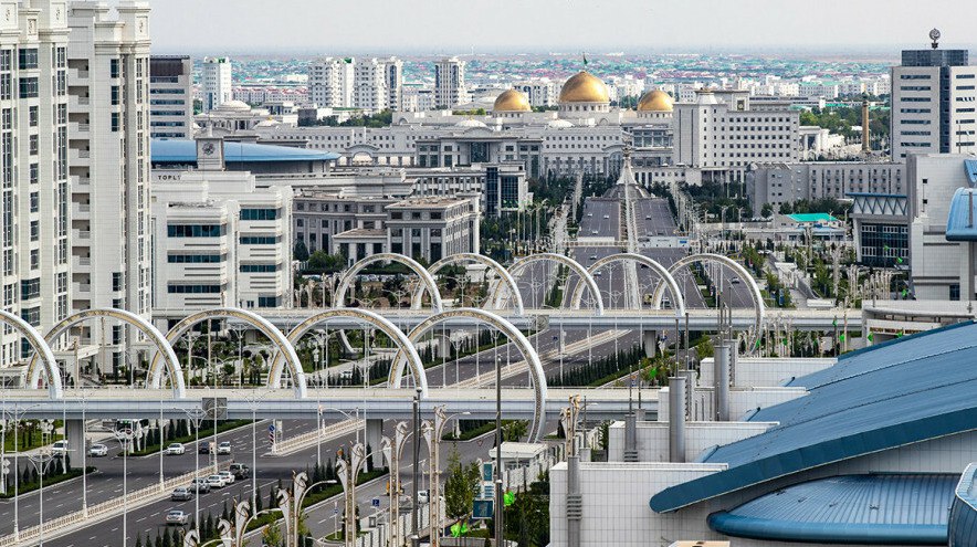 Туркмения легализовала майнинг и криптобиржи С 1 января 2026 года в Туркмении заработает закон о виртуальных активах который определяет правовой статус криптовалют и легализует майнинг передает ArbatMedia Документ под названием О виртуальных активах был опубликован в государственной газете Нейтральный Туркменистан В нём прописаны ключевые термины касающиеся цифровой экономики включая майнинг блокчейн криптовалютные биржи и токены Согласно закону виртуальные активы не признаются официальным платёжным средством валютой или ценной бумагой Однако они могут выступать самостоятельным объектом гражданских прав а также использоваться для подтверждения имущественных или неимущественных прав Прислать новость