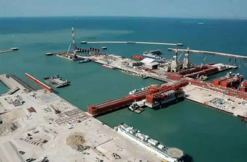 Нефтяные компании разрабатывающие месторождение Кашаган в Казахстане входят в консорциум NCOC подали иск в международный арбитраж к властям республики из за штрафа за нарушение экологических норм размер которого достигает 4 6 млрд 1 Новый виток судебных разбирательств серьезно осложняет и без того напряженные отношения между властями Казахстана и иностранными инвесторами Стороны уже находятся в процессе нескольких арбитражных разбирательств где на кону стоят десятки миллиардов долларов Подробнее на нашем сайте Актуальные новости из Центральной Азии fergananews