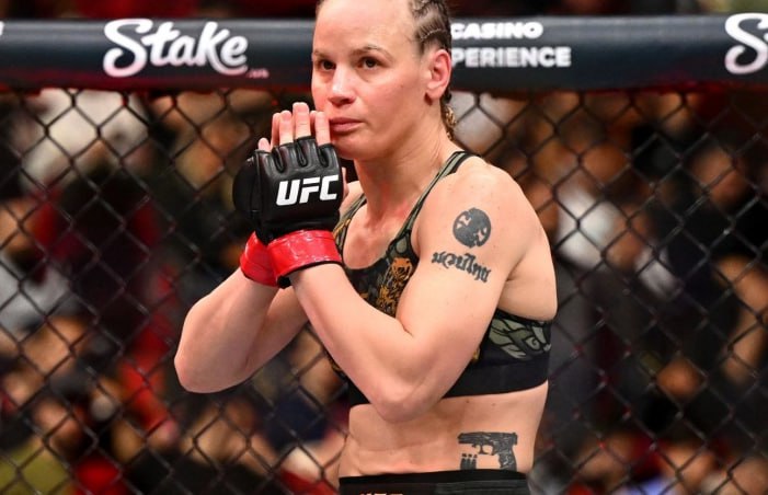 Валентина Шевченко победила Вейли Чжан защитив пояс UFC Бой продлился все пять раундов и завершился победой Шевченко единогласным решением судей 50 45 50 45 50 45