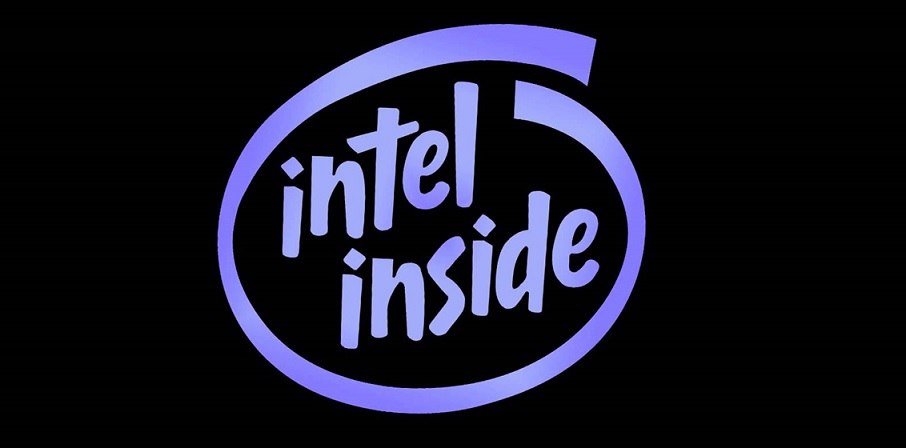 INTEL OUTSIDE выставили из Chips&Science Act  Корпорация Intel – крупнейший в мире разработчик процессоров архитектуры х86, пока не смогла получить деньги по пресловутому байденовскому "закону о чипах"  Chips&Science Act . Гиганту американской полупроводниковой  п/п  индустрии выписали самую крупную сумму, но власти США решили повременить с выплатами, чтобы "получить больше информации о делах и планах компании".  Причина – провальный финаночет за II кв. 2024-го с почти рекордном чистым убытком – более $1,6 млрд. Рекорд был в I кв. 2023-го – убыток перевалил за $2,8 млрд. А еще Intel объявила увольнение 15-20 тыс. работников, хотя поддержка по закону, напротив направлена, в т. ч. на создание новых рабочих мест в отрасли. В конце августа 2024-го сало известно, что Intel в стремлении поправить дела, думает продать часть своих активов. Все это, конечно, не понравилось американским чинарям.  ВАШУ ЦИФРУ! Несмотря на активное интеловское лобби с министром торговли США Джиной Раймондо во главе, финансирование не начали. Программа Chips&Science имеет целью восстановление п/п-индустрии США, предполагает выплату Intel гранта в размере $8,5 млрд, $11 млрд льготных кредитов и налоговый вычет в 25% на сумму до $100 млрд