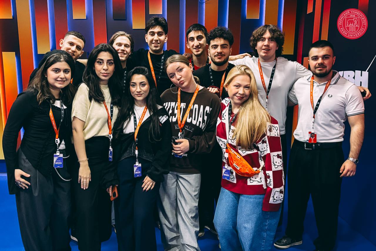Команда ПГНИУ на Международном Фестивале КВН Команда КВН Армяним представляющая Пермский университет отправилась на 37 Международный Фестиваль КиВиН 2025 в Сочи Желаем ребятам удачи на выступлении