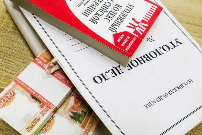 Бизнесмен из Екатеринбурга избежал уголовного дела по взяткам на Ямале.  Суд Ямала прекратил уголовное преследование предпринимателя Шершнева, обвинявшегося в даче взяток завхозам.  Ранее в мае суд Салехарда признал его виновным в подкупе работников контрактных служб, но в апелляции защита добилась закрытия дела благодаря деятельному раскаянию. Решение может быть обжаловано в кассации.  Источник: BAZA 2.0