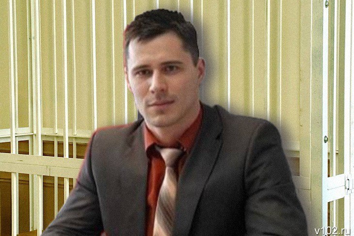 Экс-главу волгоградской Елани Гугучкина приговорили к шести годам колонии Сегодня, 13 мая, Еланский районный суд Волгоградской области огласил приговор бывшему главе Еланского городского поселения Александру Гугучкину и директору МКУ «Благоустройство» Вячеславу Маскаеву. Как рассказала ИА «Высота 102» старший помощник прокурора Волгоградской области Оксана Черединина, Гугучкин признан виновным в получении взятки и в злоупотреблении должностными полномочиями, а Маскаев – в посредничестве во взяточничестве с использованием служебного положения. Подробнее