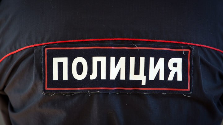 В Новосибирской области задержан мигрант по подозрению в попытке изнасилования 17-летней девушки. Преступление произошло в салоне машины в Новосибирском районе 20 июня 2025 года, говорится в Telegram-канале ведомства. Возбуждено уголовное дело о покушении на изнасилование. Подозреваемый задержан. В ближайшее время ему будет предъявлено обвинение и избрана мера пресечения. Следствие намерено ходатайствовать на аресте. Правоохранители выясняют все обстоятельства случившегося. Вести