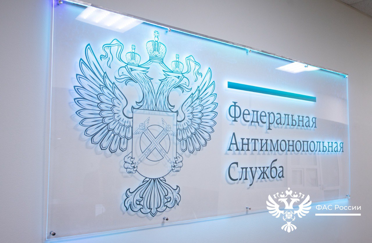 Госдума приняла во втором и третьем чтениях законопроект о создании ГИС «Антикартель» Соответствующий документ разработала ФАС России Новой статьей Закона о защите конкуренции планируется установить правовые основы функционирования государственной информационной системы по предупреждению, выявлению и пресечению ограничивающих конкуренцию соглашений ГИС «Антикартель» . Ее функционал позволит анализировать данные единой информационной системы в сфере закупок, ГИС «Торги» и иную информацию в целях выявления рисков нарушений антимонопольного законодательства в автоматическом режиме с помощью элементов машинного обучения. Система позволит проводить комплексное исследование данных и ежедневный анализ 100% проводимых закупочных процедур, а также оперативно получать информацию, сокращая число направляемых запросов. По мнению ФАС России, внедрение ГИС «Антикартель» обеспечит экономию бюджетных средств за счет декартелизации государственных и муниципальных закупок и создания конкурентных условий для участников торгов. Проект федерального закона «О внесении изменений в Федеральный закон «О защите конкуренции»