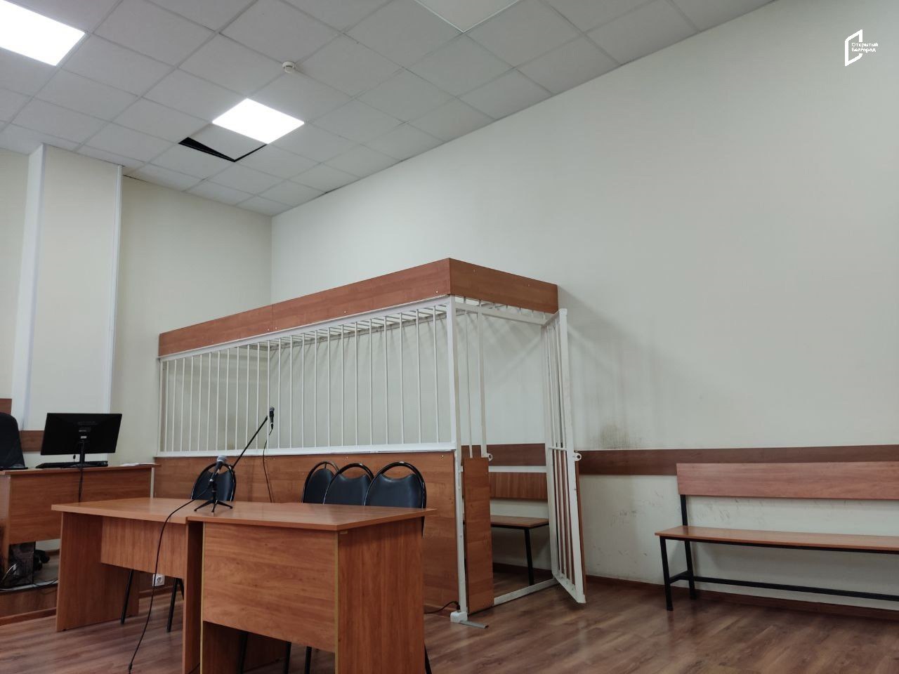 Главврач Алексеевской ЦРБ и её муж могут пойти под суд за хищение миллиона по программе «Земский доктор» По данным следствия, в декабре 2023 года руководитель медучреждения фиктивно оформила мужа на должность врача, после чего он получил право на участие в программе «Земский доктор». Благодаря этой схеме пара незаконно получила 1 млн рублей из бюджета. Уголовное дело возбуждено по статье о мошенничестве в крупном размере. Максимальное наказание за такое преступление — до шести лет лишения свободы. Согласно данным Rusprofile, с июня 2023 года Алексеевскую ЦРБ возглавляет Елена Жигулина. Ранее она руководила Ивнянской ЦРБ и коммерческой организацией «Медуслуги». Поддержать бустом