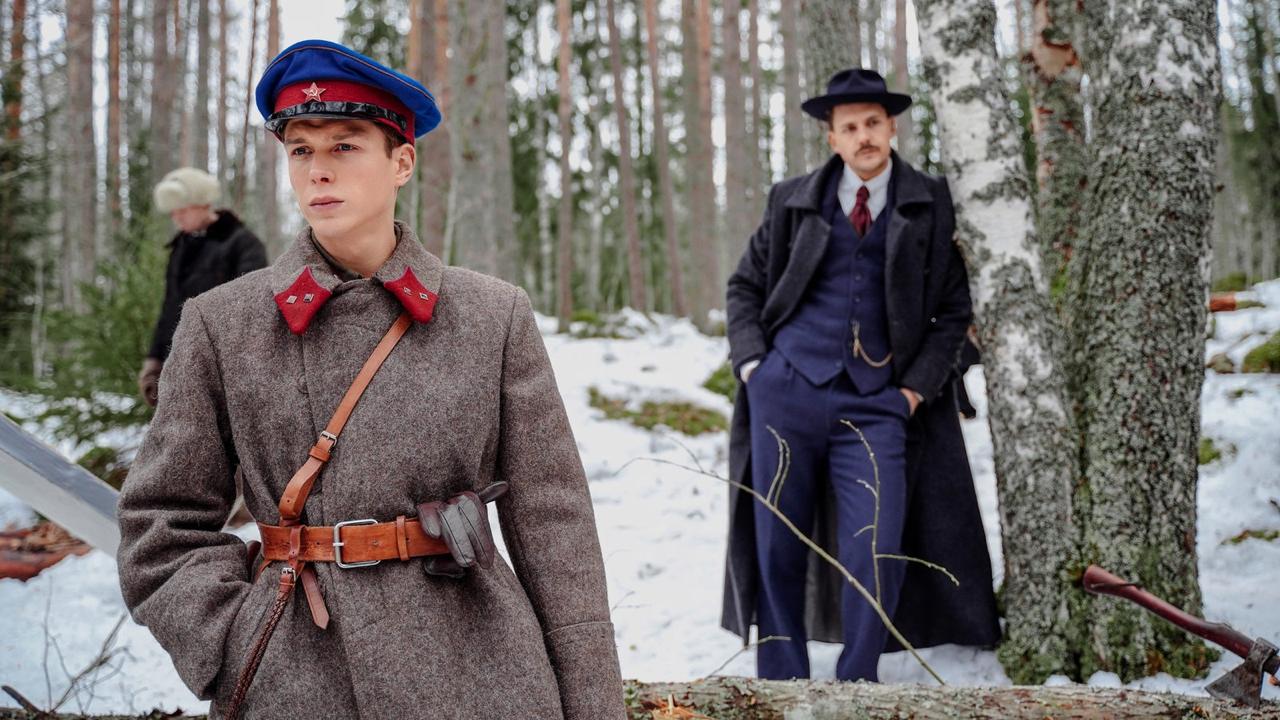 Российская лента Красный шелк стала самым кассовым отечественным фильмом за рубежом в 2025 году заработав в Китае 1 8 млн В тройку лидеров также вошли картины Мастер и Маргарита и Волшебник Изумрудного города Дорога из желтого кирпича Кадр из фильма Красный шелк