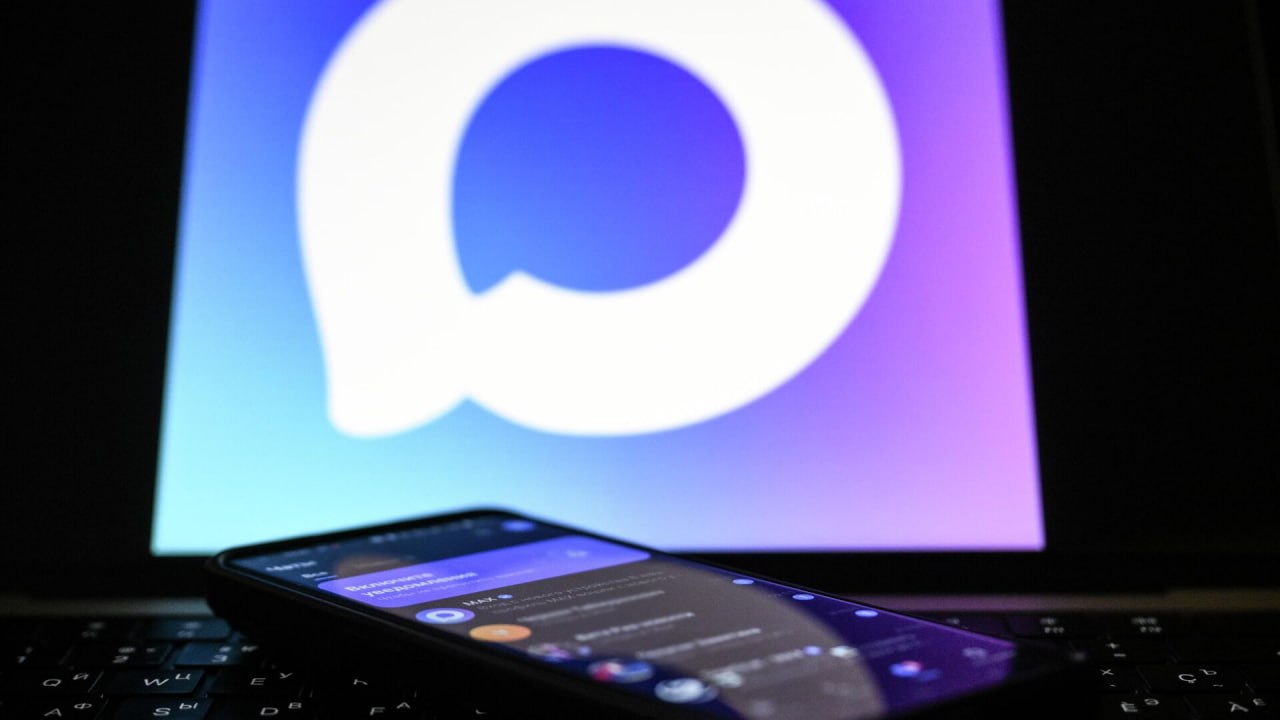 В Челябинской области начал работу чат бот против наркотиков Работает он в мессенджере MAX Проект разработан Полицией Челябинской области совместно с региональным Минцифры Чат бот позволяет оперативно   сообщать о наркограффити на улицах   способствовать блокировке опасных сайтов   получать доступ к профилактическим материалам Также через сервис можно записаться на прием к врачу наркологу Челябинской областной клинической наркологической больницы