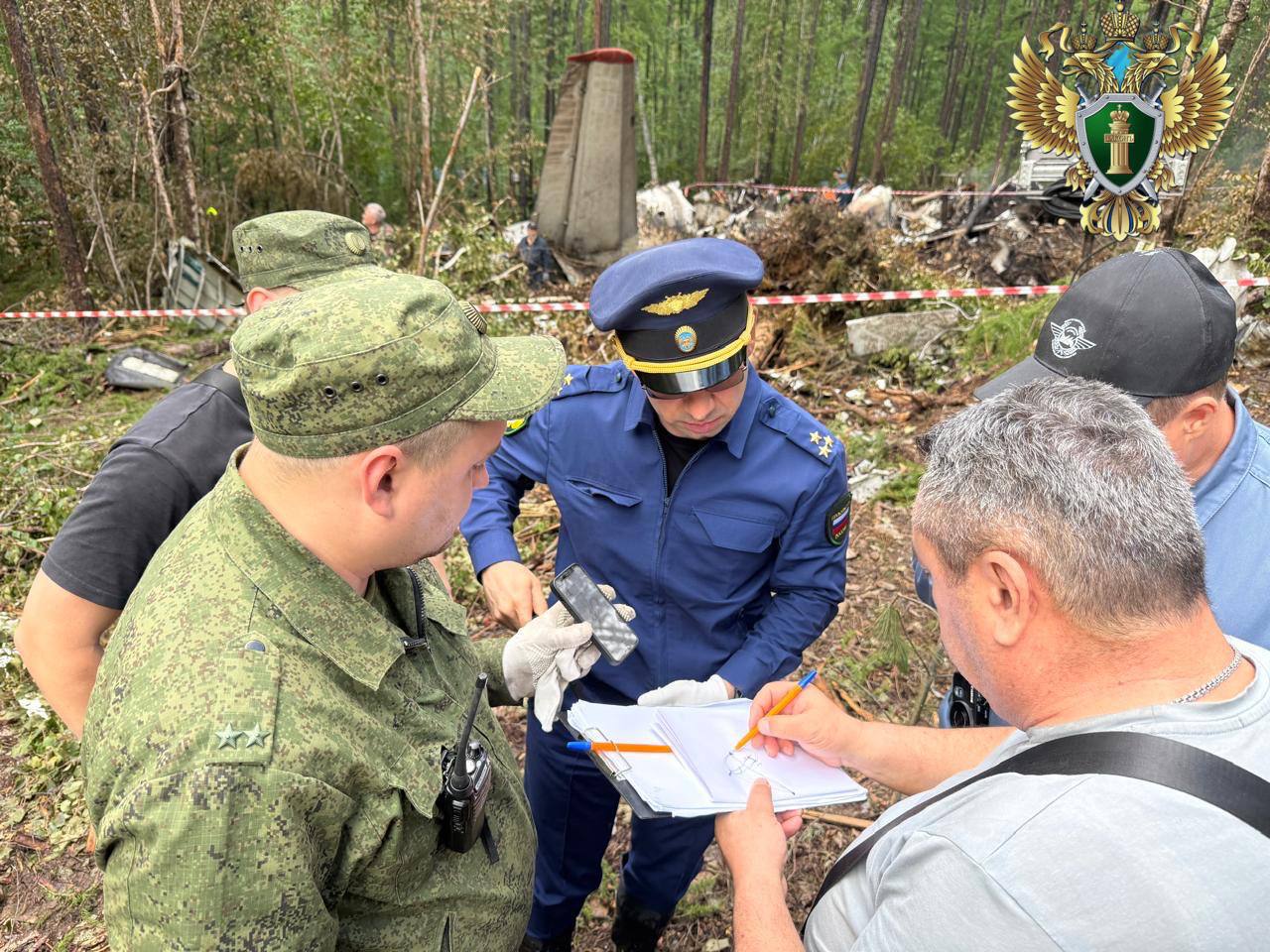 Минлесхоз Амурской области потребовал у Ангары полмиллиона рублей за поврежденный лес при крушении Ан 24 в Тынде   В Арбитражный суд Иркутской области поступил иск о взыскании ущерба причиненного лесному фонду вследствие крушения 24 июля пассажирского самолета АН 24 недалеко от Тынды Общая сумма ущерба оцененная министерством составляет 535 004 рубля Повреждения были выявлены на территории Тындинского лесничества на площади около 0 3 га Ранее министерство направило претензию авиакомпании Ангара с требованием возместить убытки и сейчас дело передано в суд Сегодня 16 декабря состоится судебное заседание Фото Дальневосточная транспортная прокуратура Следите за новостями всё самое важное у нас Мы в МАХ gazeta bam
