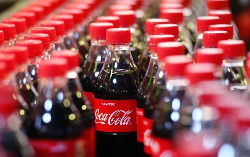 Миллионы бутылок Coca-Cola срочно изымают из продажи в Европе  Coca-Cola изымает из продажи 28 миллионов  пластиковых полулитровых бутылок в Австрии: туда могли попасть мелкие кусочки металла из-за технической ошибки.   «Мы не рекомендуем употреблять потенциально заражённую продукцию из-за возможного риска для здоровья», — заявили в компании.