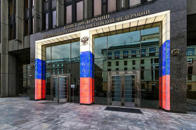 Совет Федерации Инвестиции Торговля и Культура в центре внимания На первом заседании Совета Федерации в 2026 году обсудят важные законодательные инициативы Среди ключевых предложений поправки в Налоговый кодекс РФ направленные на стимулирование инвестиционной активности граждан Также в повестке закон о регулировании нестационарных торговых объектов и продление сроков признания объектов культурного наследия Эти законодательные изменения могут значительно повлиять на экономическую и культурную сферы страны СоветФедерации НалоговыйКодекс КультурноеНаследие Торговля Piter News 24 Подписаться