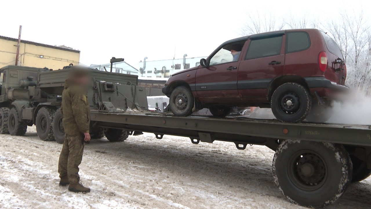 Автомобили мотоциклы и квадроцикл отправила Волгоградская область в распоряжение Минобороны Транспорт ранее был обращен в собственность государства сотрудниками территориального управления Росимущества ФСБ и Главка МВД по региону Технику используют в зоне СВО для эвакуации раненых доставки боеприпасов и питания бойцам Подписаться Перейти на сайт MAX