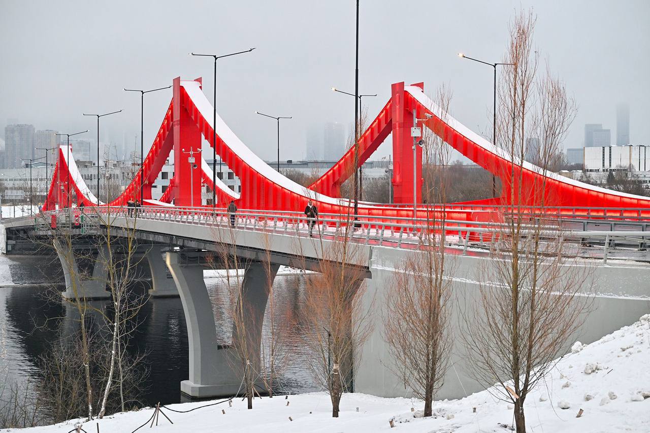 Открыли новый мост через Москву-реку в районе улицы Мясищева  Он связывает Филевскую и Мневниковскую поймы.