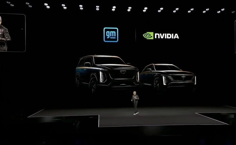 NVIDIA начала работу над собственным проектом беспилотного такси Издание 36Kr Auto сообщает что руководителем проекта назначен Ручи Бхаргава старший директор NVIDIA Ключевой задачей проекта станет обучение нейросети с помощью модели мира созданной на основе симуляции Похожим методом Tesla разработала свою собственную систему Full Self Driving FSD За счет нового проекта NVIDIA планирует продемонстрировать технологическое превосходство BYD GAC Li Auto Volvo Xiaomi и Zeekr разрабатывают свои автономные автомобили на базе вычислительной платформы NVIDIA DRIVE AGX Thor Эту же платформу используют компании Aurora Gatik и Waabi для создания беспилотных грузовиков General Motors заключила соглашение с NVIDIA о внедрении ее технологий ИИ в свои беспилотные автомобили Также Шреки активно сотрудничают с Toyota над разработкой автономных транспортных средств следующего поколения Nvidia ИИ Машина Куртка Подписывайтесь на ARCHiTECH Чат
