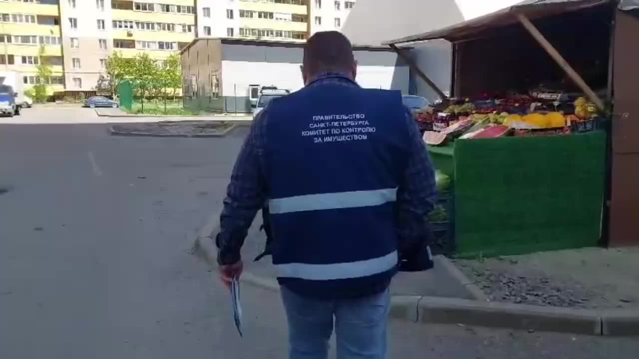 В Санкт-Петербурге продолжается борьба с незаконной торговлей: изъяты овощи и фрукты