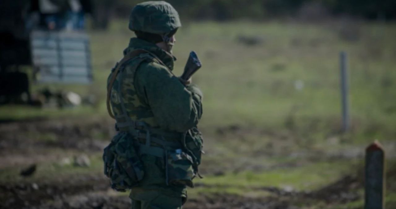 Осужденным из ЯНАО сократили выплату при подписании контракта на военную службу Как следует из постановления окружного правительства теперь этой категории граждан положена сумма в размере 400 тыс рублей Предыдущие редакции постановления окружного правительства не выделяли заключенных в отдельную категорию Как пояснили источники в политкругах ранее они получали такие же выплаты как и обычные военнослужащие с 10 сентября региональная выплата при заключении контракта на Ямале составит 2 2 млн рублей Ямал БойцыСВО БойцыЯмала Выплаты Осужденные