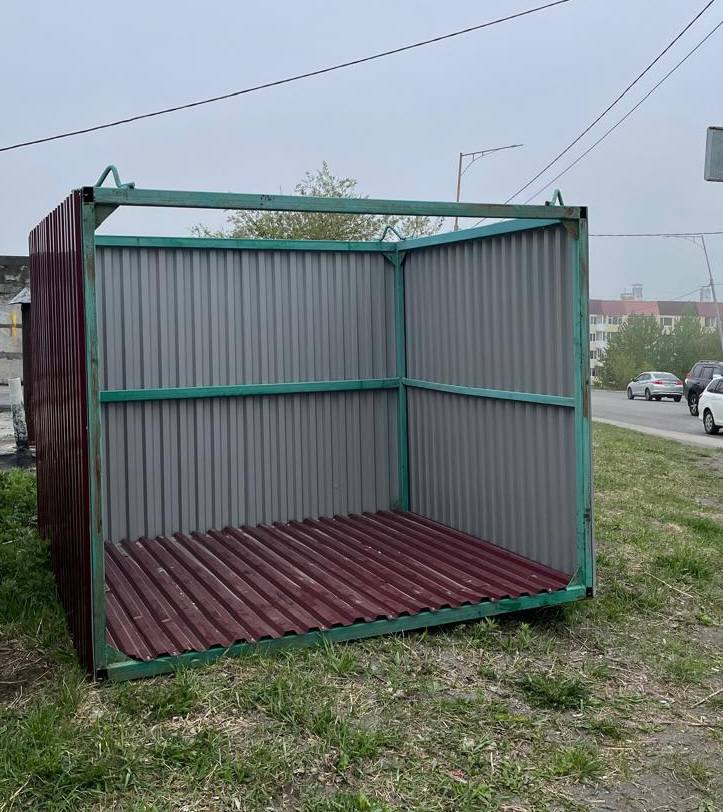 На территории города установлены бункеры для сбора покрышек. Найти их можно по следующим адресам: • ул. Автомобилистов, 1; • ул. Ларина, 12а; • проспект 50 лет Октября площадка на месте бывшего ДК Рыбаков . Покрышки будут вывозиться по мере заполнения бункеров. Просим жителей активно использовать эти пункты для утилизации шин. Источник: Служба благоустройства ПКГО #покрышки #общее_дело