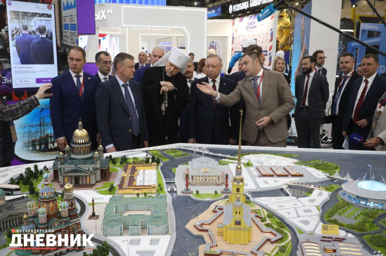 На ПМЭФ запустили обратный отсчёт до Игр святого Александра Невского Меньше двух тысяч часов осталось до старта Всероссийских спортивных игр святого благоверного князя Александра Невского. Обратный отсчёт на ПМЭФ запустили губернатор Александр Беглов и митрополит Мурманский и Мончегорский Митрофан. Игры пройдут с 9 по 15 сентября 2025 года в Петербурге и впервые получат международный статус. Ожидается участие 3,5 тысячи юных спортсменов из России и зарубежных стран. Фото: Олег Золото Петербургский дневник