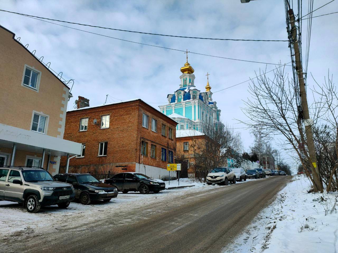 ‍ ‍ В центре Курска может появиться пешеходная улица  Рассматривают сразу несколько вариантов. Врио председателя правительства Александр Чепик с заместителем Артемом Демидовым и мэром Игорем Куцаком побывали на Горького и Кати Зеленко. Эти улицы в числе тех, которые в будущем могут стать пешеходными.  Александр Чепик отметил, что отсюда действительно открываются красивые виды. Однако есть проблемы с аварийным жильем, которые нужно решать.     !