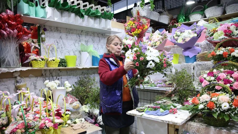 В России массово закрываются цветочные магазины сообщают эксперты В городах миллионниках их стало на 25 меньше по сравнению с прошлым годом в Москве на 17 4 3491 точка Причины высокая конкуренция рост затрат на аренду и налоги и уход покупателей в онлайн jkinvest news jkinvest
