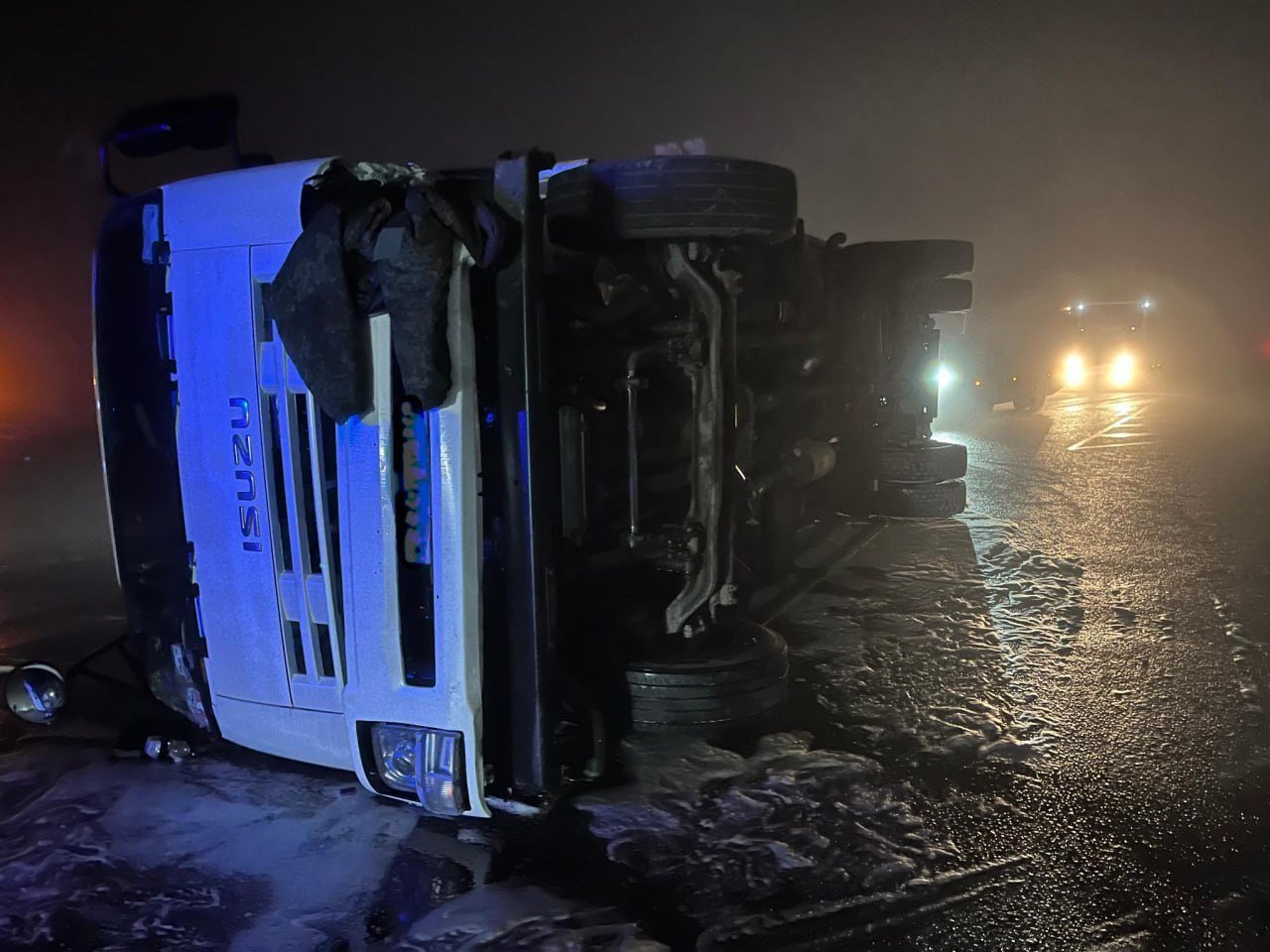 «Лада Гранта» врезалась в фуру под Воронежем  32-летний водитель легковушки выехал на встречку. 43-летний воронежец за рулём фуры не успел уйти от столкновения.   Пострадали пассажиры «Лады» – мужчины 34 и 44 лет.