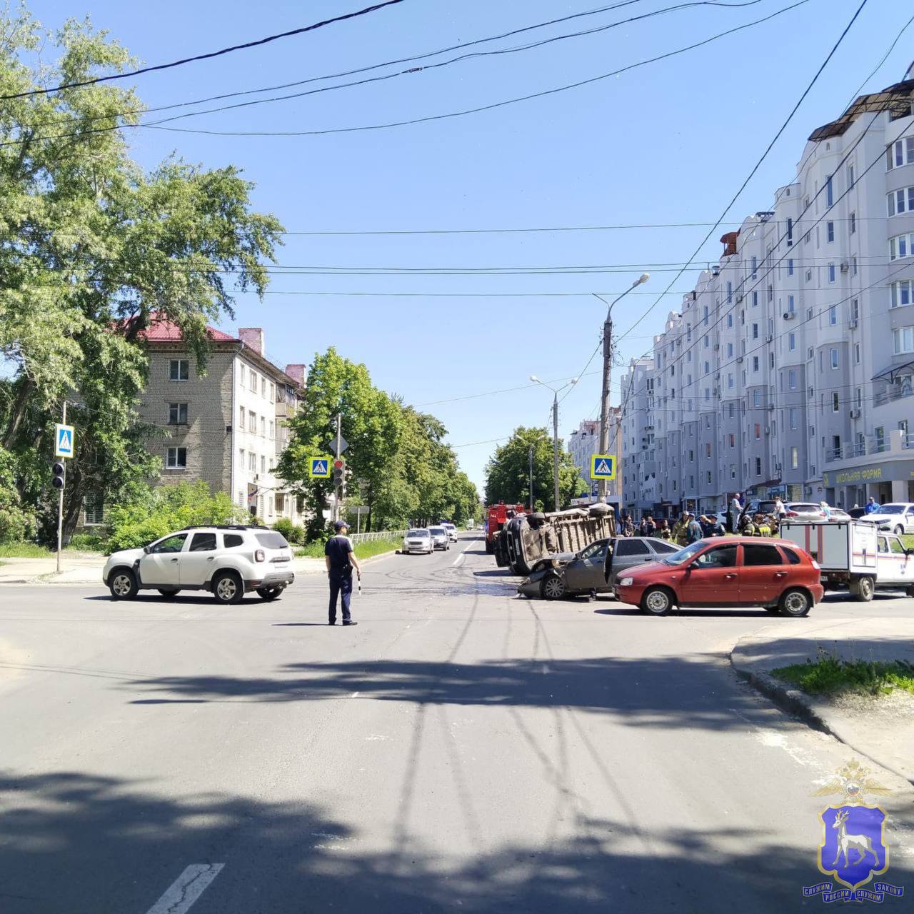 Стали известны подробности ДТП с маршруткой в Тольятти По предварительным данным, 54-летний водитель на Fiat на перекрестке Ленина и Советской повернул на красный сигнал светофора и врезался в ВАЗ 2112, а рулем которого находился 34-летний водитель. В ДТП пострадали водитель легковушки и 2 пассажира автобуса. : ГУ МВД России по Самарской области