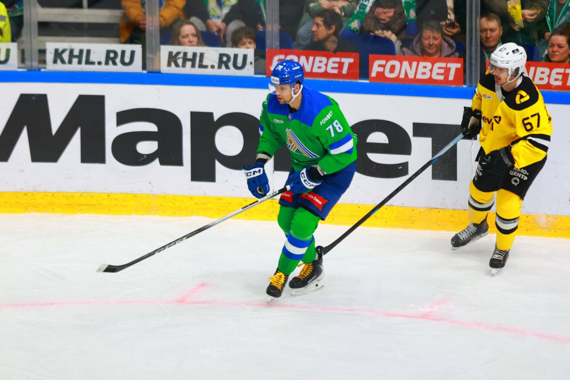 Салават Юлаев подписал полноценный контракт с Бутузовым Хоккейный клуб Салават Юлаев подписал полноценный контракт с нападающим Владимиром Бутузовым Соглашение рассчитано до конца текущего сезона сообщает пресс служба уфимского клуба Ранее 31 летний форвард присоединился к команде на условиях пробного соглашения За время испытательного срока он провел три матча в которых отметился одной заброшенной шайбой Нынешний сезон Бутузов начинал в составе новосибирской Сибири набрав 2 1 1 результативных очка в 25 играх Читать полностью