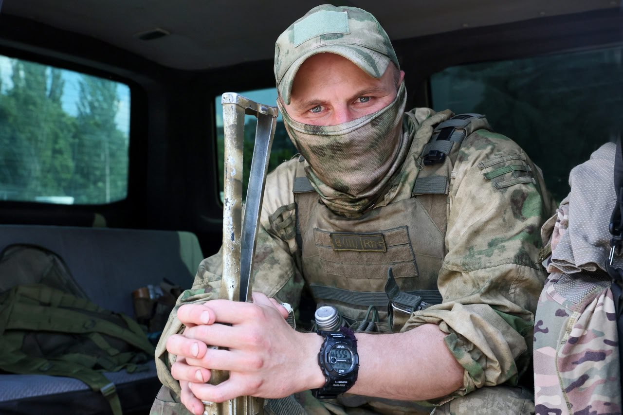 Вологодская область направила более 6 млрд рублей на поддержку военнослужащих Губернатор Вологодской области Георгий Филимонов в интервью медиахолдингу «Ридовка» рассказал о масштабной поддержке, которую регион оказывает военнослужащим специальной военной операции. «Мы помогаем, по заявкам командиров воинских частей, всем парням, нашим воинам, которые к нам обращаются, — вне зависимости от национальности, вероисповедания», — сказал в интервью глава региона. По словам губернатора, из областного бюджета уже направлено более 6 миллиардов рублей на эти цели. Глава региона подчеркнул, что такая работа является важной частью патриотической политики региональных властей. Правительство Вологодской области