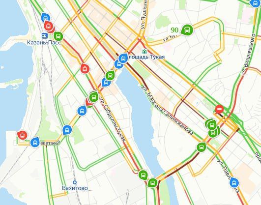 Казань сковали семибалльные пробки   Прямо сейчас в Казани неподвижно стоит Проспект Победы, пишут что дороги перекрыты. Некоторые уже полчаса стоят в центре по той же причине. В целом, ситуация на дорогах оценивается в 7 баллов.