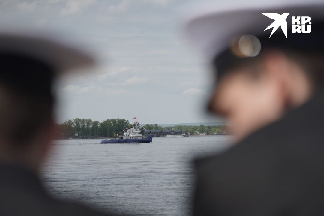 В Самаре накануне 9 мая прошел парад пассажирских судов. По Волге проплыли скоростные «Валдаи», а также суда «МПКС», «Речной-46», «Александр-2», украшенные флагами. А вы ходили смотреть?