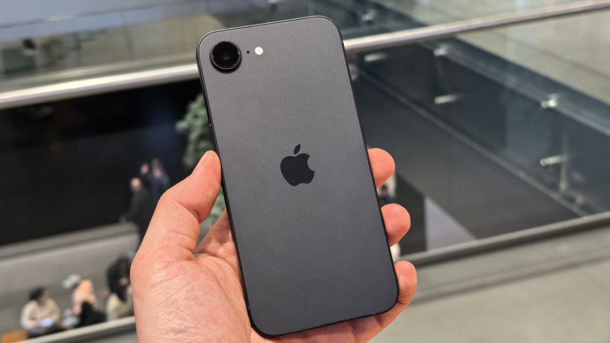 В России iPhone 16e рекордно подешевел — цена снизилась до 40 тысяч рублей. С момента старта продаж стоимость упала на 40%, и теперь устройство стоит дешевле, чем в США.