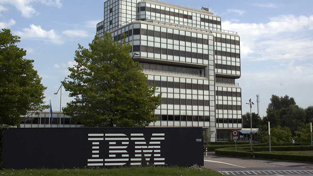 IBM и AMD объединяются для квантовых вычислений акции растут IBM IBM и AMD AMD объявили о сотрудничестве в квантовых вычислениях что привело к росту их акций Компании планируют создать новые вычислительные архитектуры сочетая квантовые компьютеры IBM и технологии AMD IBM активно развивает квантовые технологии а AMD усиливает позиции на рынке высокопроизводительных вычислений и ИИ Совместная работа может ускорить технологические прорывы и предоставить новые возможности для инвесторов На фоне новости акции IBM выросли до 241 05 а акции AMD прибавили более 2 достигнув 166 94 С начала года акции AMD выросли на 35 а IBM на 8 Несмотря на недавний спад сотрудничество с AMD может стать новым драйвером для IBM квантовыевычисления технологии инвестиции рынок