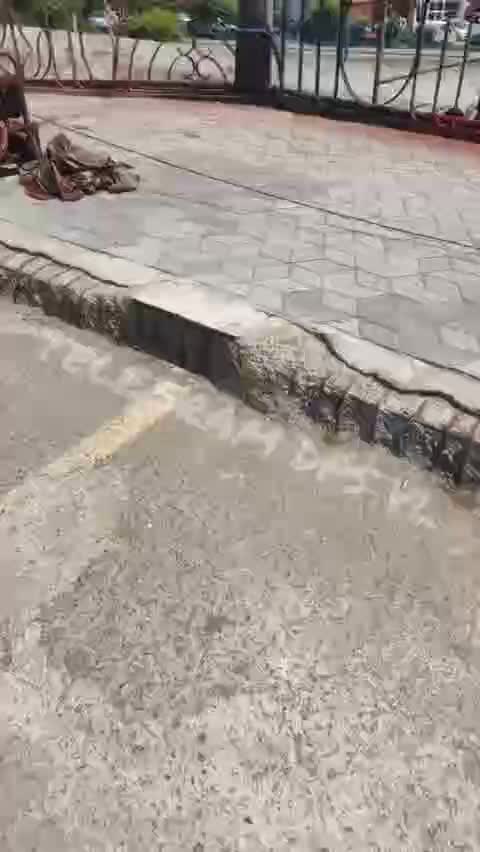 Во Владивостоке более 20 автомобилей пострадали от небрежной покраски путепровода