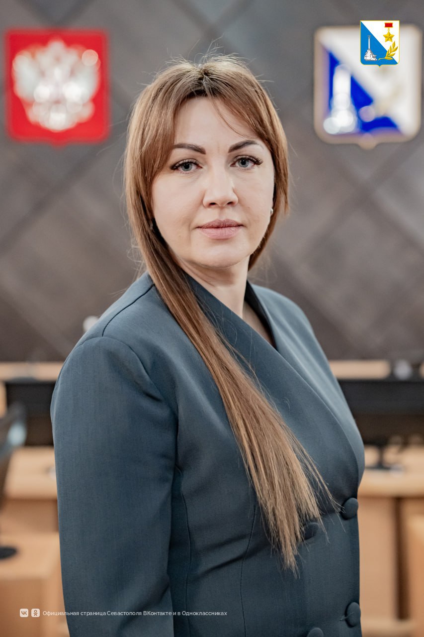 Наталия Борисова назначена и о директора экономического департамента Севастополя Губернатор Михаил Развожаев подписал указ о назначении Наталии Борисовой исполняющей обязанности директора департамента экономического развития Севастополя Об этом сообщили в правительстве Севастополя Наталия Борисова имеет профильное экономическое образование и управленческий опыт Ранее она возглавляла Севастопольский фонд поддержки субъектов предпринимательства и центр Мой бизнес Благодаря ее работе каждый второй предприниматель в регионе воспользовался мерами поддержки НТС в МАХ