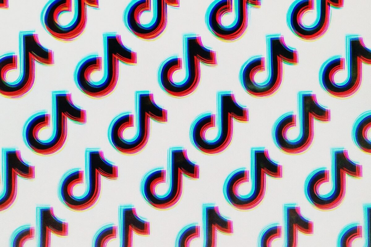 Три новых инструмента на базе ИИ в TikTok для упрощения создания рекламного контента TikTok представил три новых инструмента на базе искусственного интеллекта. Они автоматизируют создание видео, упрощая брендам процесс разработки рекламного контента для платформы. 1 DevHub