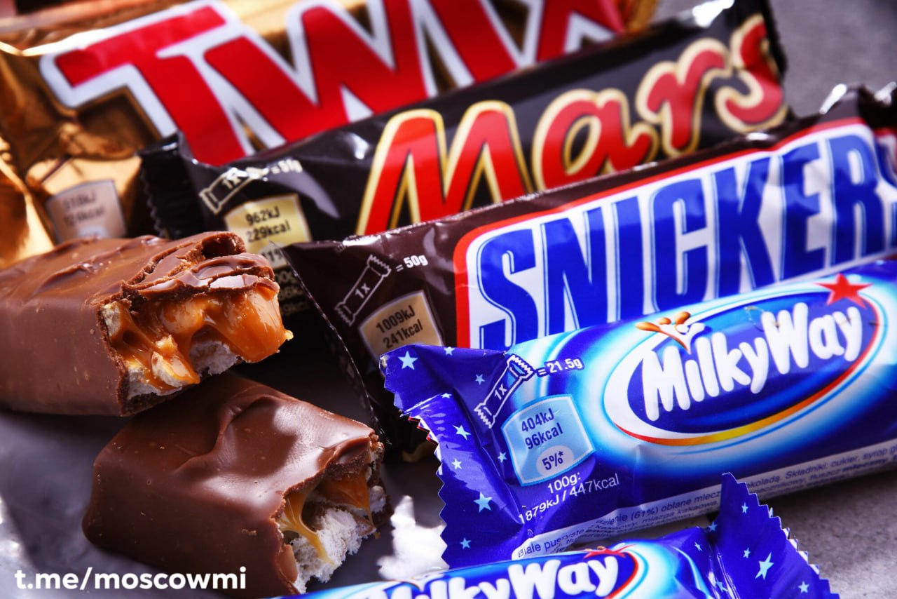 Из «Пятёрочки» и «Перекрёстка» исчезнут драже M&M s, батончики Snickers, Milky Way, Mars, Twix, а также жевательные резинки Orbit и Eclipse.   Ритейлер Х5 принял решение остановить отгрузки продукции Mars, посчитав цены на них завышенными.