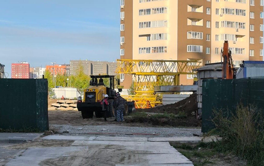 В Тюмени приступили к строительству детского сада на ул. Фармана Салманова в «Тюменской слободе». Он рассчитан на 317 воспитанников и полностью повторяет проект здания детского сада, что строят в мкр Мелиоратов. Введут объект в эксплуатацию к концу 2025 года.  Это будет десятый детский сад, построенный по проекту повторного применения. Такой минстрой РФ рекомендовал к тиражированию по всей стране. Подобные уже работают в мкр. Антипино, Плеханова, Ямальский-1 и других. Жители рады: мест в новом старом детском саду уже не хватает.