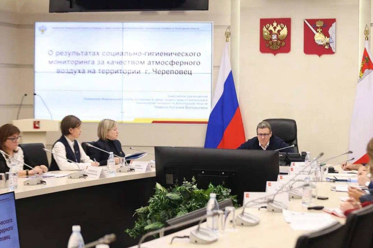 В Череповце усилили контроль за качеством воздуха Губернатор сообщил о результатах заседания по реализации проекта Чистый воздух Мониторинг ведется Росгидрометом и Роспотребнадзором За 2023 год было зафиксировано множество превышений предельно допустимых концентраций загрязняющих веществ особенно в зоне ПАО Северсталь Например Безапирен до 52 ПДК Серводород до 12 1 ПДК Оксид углерода до 7 1 ПДК Вологда Регион 35ТВ в MAX
