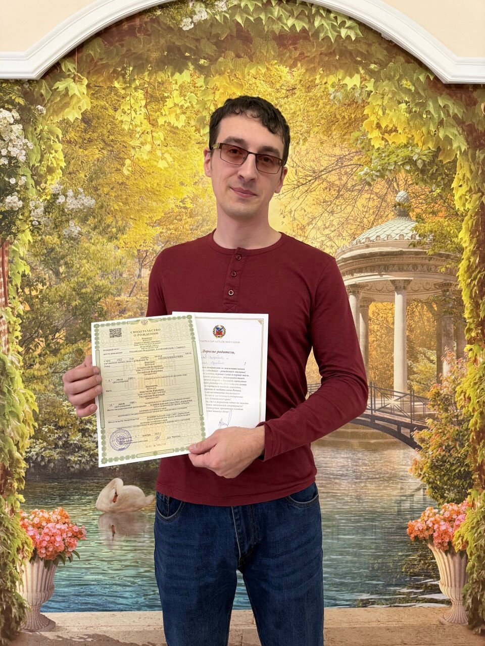 В Бийском отделе ЗАГС зарегистрировали рождение десятого малыша у супругов Ворониных В большой и дружной семье Станислава и Анастасии 29 октября на свет появился десятый ребёнок мальчика назвали Павлом Сотрудники Бийского отдела ЗАГС вручили многодетному папе первый документ в жизни малыша свидетельство о рождении и поздравительный адрес Губернатора Алтайского края Виктора Томенко управлениеюстиции АК органыЗАГС АК