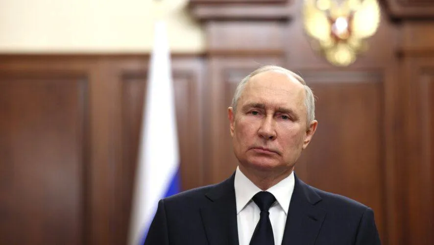 Путин подписал указ о праздновании 150 летия Габдуллы Тукая на федеральном уровне Торжественные мероприятия приуроченные к юбилею поэта пройдут в 2036 году Соответствующий документ опубликован на официальном портале правовых актов Ранее с инициативой придать празднованию всероссийский статус выступил Раис Татарстана Рустам Минниханов В указе содержится рекомендация региональным органам власти и органам местного самоуправления принять активное участие в организации и проведении праздничных событий посвященных памяти великого татарского литератора KazanFirst в МАКС