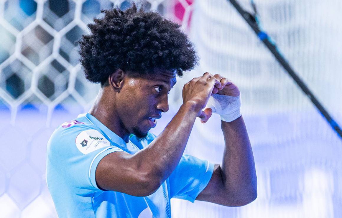 Зенит получит 7 3 млн за Кассьерру 28 летний колумбиец уже вылетел на медосмотр в Атлетико Минейро Колумбиец перешел к газовым в 2022 году за 4 5 млн на его счету 49 голов в 127 матчах за Зенит докладывает Касагранде Та самая десятка про которую писал Мяч только без доп бонусов а совокупно с ними Интересно попытаются бразилы кинуть газовых или поведут себя порядочно Немедля подписывайтесь на Карпа в Max